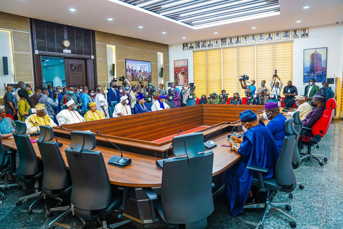 seyimakinde's tweet photo. This afternoon, we held a closed-door security meeting with South West Governors @kfayemi, @dabiodunMFR, @RotimiAkeredolu and @GboyegaOyetola, the DG SSS, traditional rulers from our region and the heads of security agencies in Oyo State. https://t.co/mrniGcBDMA