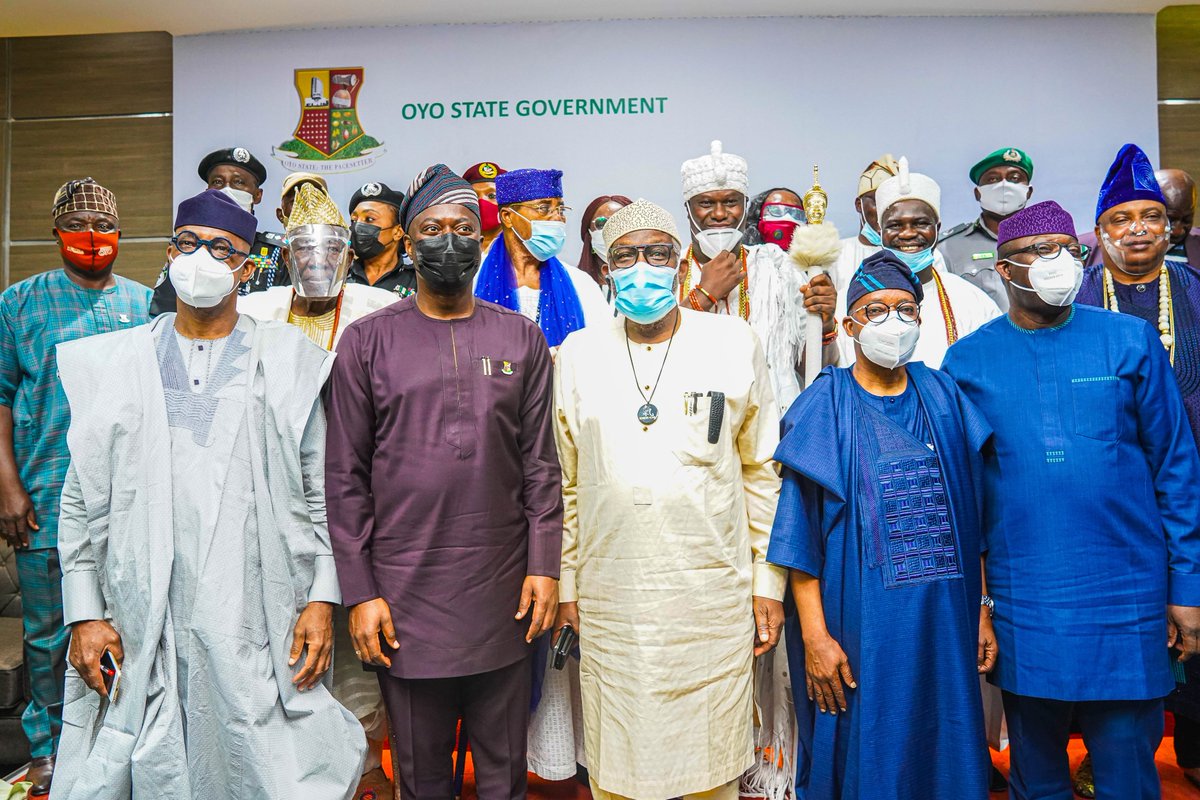 seyimakinde's tweet photo. This afternoon, we held a closed-door security meeting with South West Governors @kfayemi, @dabiodunMFR, @RotimiAkeredolu and @GboyegaOyetola, the DG SSS, traditional rulers from our region and the heads of security agencies in Oyo State. https://t.co/mrniGcBDMA