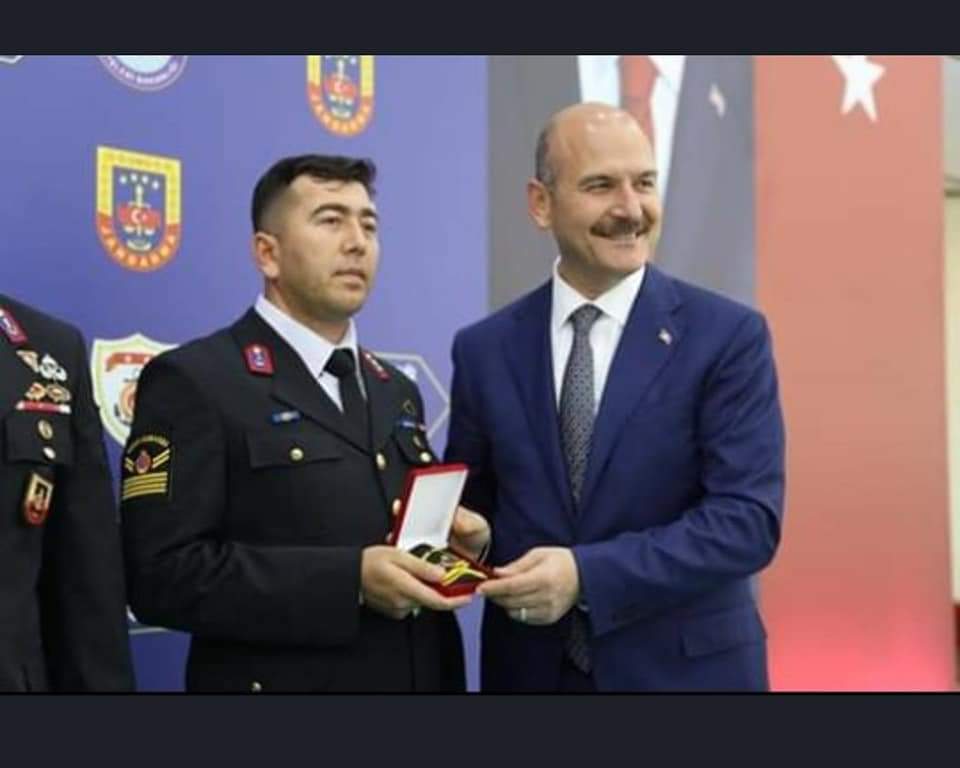 Halil07549323's tweet photo. #UzmJandarmalarSOYLUile
Sn. @sebnembursali hanım @TC_icisleri Bakanımız Sn. @suleymansoylu'dan 3466 Sayılı Kanuna tabii olan ve yanlızca @jandarma Gn.K.lığında görev yapan UZMAN JANDARMALAR özlük haklarının düzeltilmesini bekliyor. 
@mehmetersoy57
@Ahaber @mahmutovur https://t.co/tV3ypVXwbP