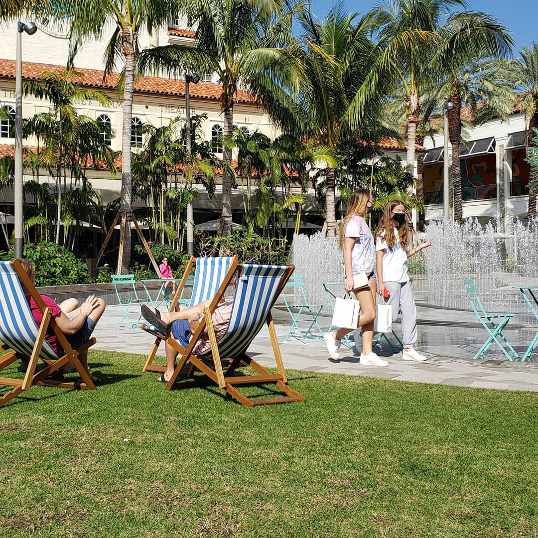 wpbmagazine's tweet photo. Awesome weather, beautiful space to hang out, delicious food, cool people...๐ West Palm Beach is the place to be. #wpbnow, definitely! #visitwpb #Florida #travelgram https://t.co/lYynDCXVnu