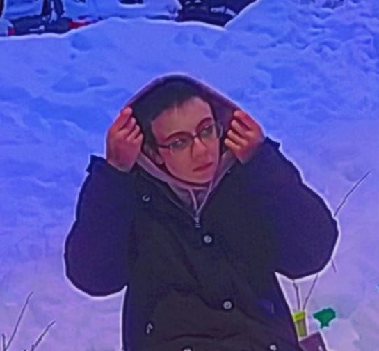 frognatalie653's tweet photo. Кстати, я вчера нашла блитву и, как полная идиотка, решила подбрить и без того короткие волосы снова под сантиметр, ибо они отросли до четырёх сантиметров. Ну я не знала, как настраивать правильно бритву и херанула под 5 миллиметров виски. И покрасила в черный. 
Я дура, привет https://t.co/VuKu0akNOU