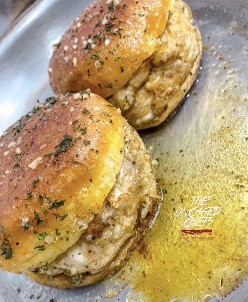 Garlic butter doughnuts stuffed with crab cakes

Only served on Mondays

The Uncaged Chefs

6027 Marlboro Pike, District Heights, MD 20747