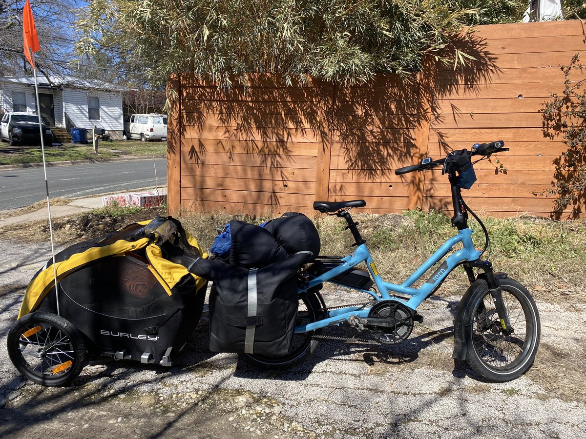 nvironmntcarol's tweet photo. tfw you evacuate (and return home) via cargo bike #Austinfreeze @ternbicycles @TheWarOnCars https://t.co/KKZS9sMMbB