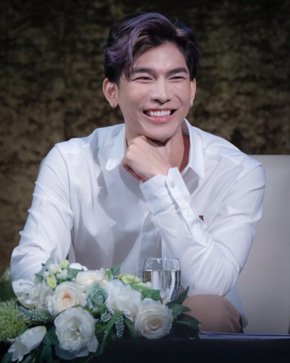 Louirya's tweet photo. You my love, created a higher standard for men.And P' Mew Thank you for showing us we have to pursue our dreams,Thank you for teaching us how to be perfect,  Thank you for showing us how to love,  Thank you for caring and loving us . Thank you for being our Sun❤
#MSSBirthdayBoy https://t.co/fQypaTXY6y