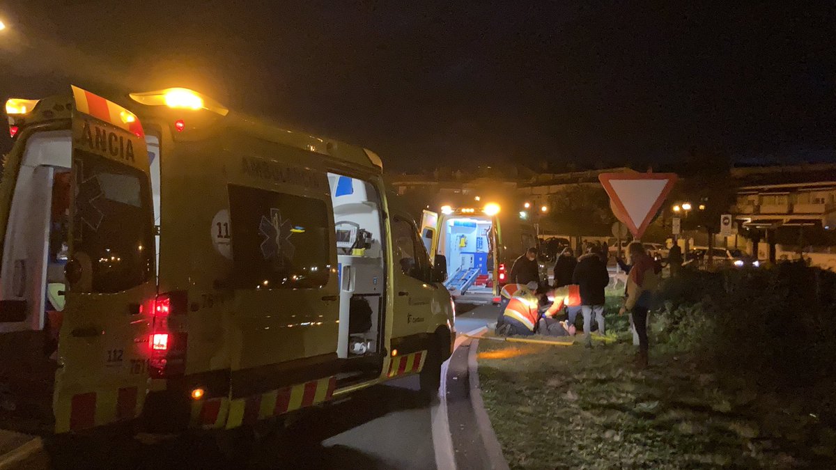 juanaguilera55's tweet photo. Atropellament a la manifestació per #LlibertadPabloHasel a cubelles. Un des celebrat que accelera amb un home al terra. https://t.co/5rbPuo7aSh