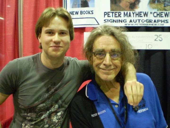 I’ve met several but my favorite will always likely be the late Peter Mayhew back in 2011. 

I was fresh out of a breakup, went with my cousin and @bryansbane and had a wonderful time.

Peter was so kind, incredibly sociable and I’ll treasure this moment always. https://t.co/KC2DYJboRA https://t.co/xaRKfSgCkC