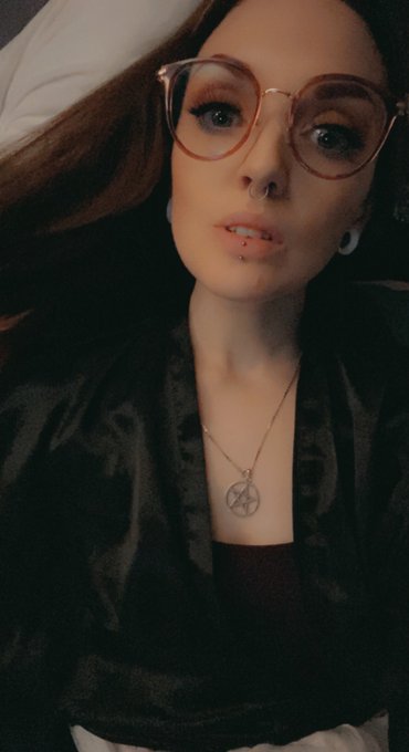 So #happy I had to buy a new fuckinf laptop. Where the #paypigs at? Throw me some #money for this #hunnie<a href="/tag/happy"class="tags">#happy</a><a href="/tag/money"class="tags"><span>#money</span></a><a href="/tag/paypigs"class="tags"><span>#paypigs</span></a><a href="/tag/hunnie"class="tags"><span>#hunnie</span></a>