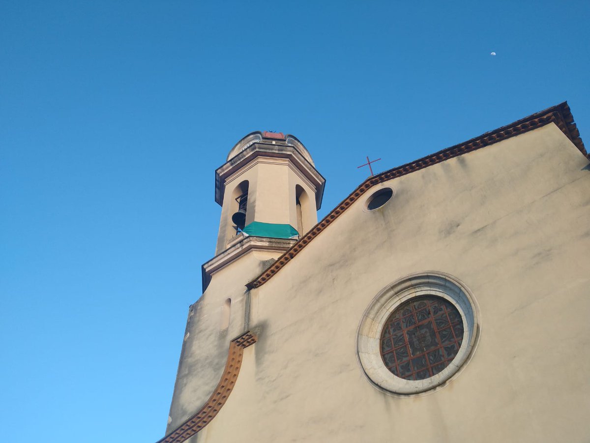cauangles's tweet photo. Aquest cap de setmana escoltes i guies del món celebrem la #DiadaDelPensament, un dia per celebrar que som escoltes i que som moltes! 

Enguany que no ens hem pogut reunir amb l'agrupament, hem penjat el fulard del campanar d'Anglès i uns cartells informatius. Arribeu-vos-hi! https://t.co/luc8wBjsKD