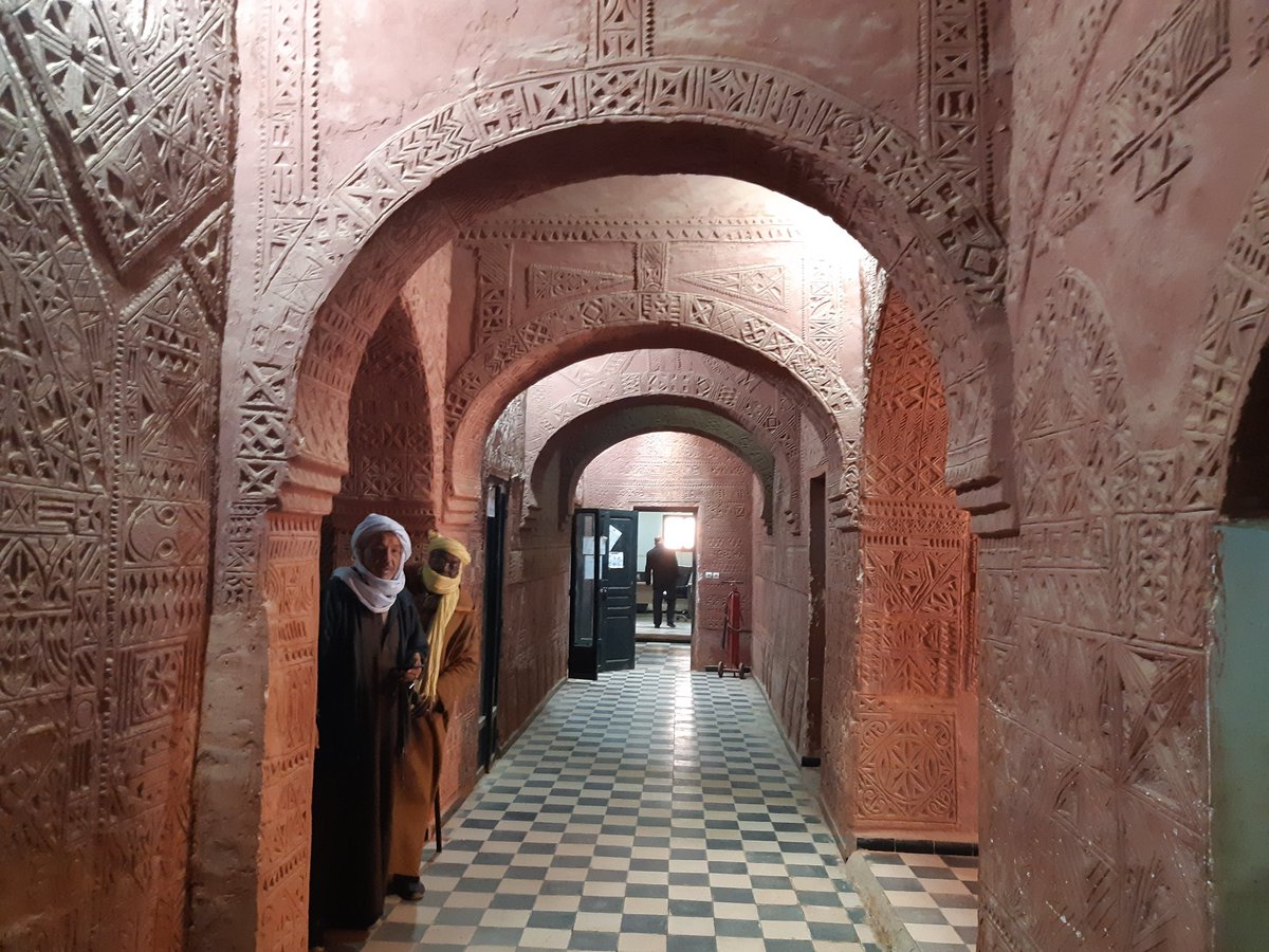 Bravo au centre algérien #capterre à #timimoun pour son action en matière de promotion du bâti en terre. #Capterre a bénéficié de formations avec le laboratoire <a href="/CraterreE/">CRAterre</a> de l'école d'architecture de <a href="/UGrenobleAlpes/">Université Grenoble Alpes</a>. Fiers de la coopération 🇨🇵 🇩🇿 pour le patrimoine !