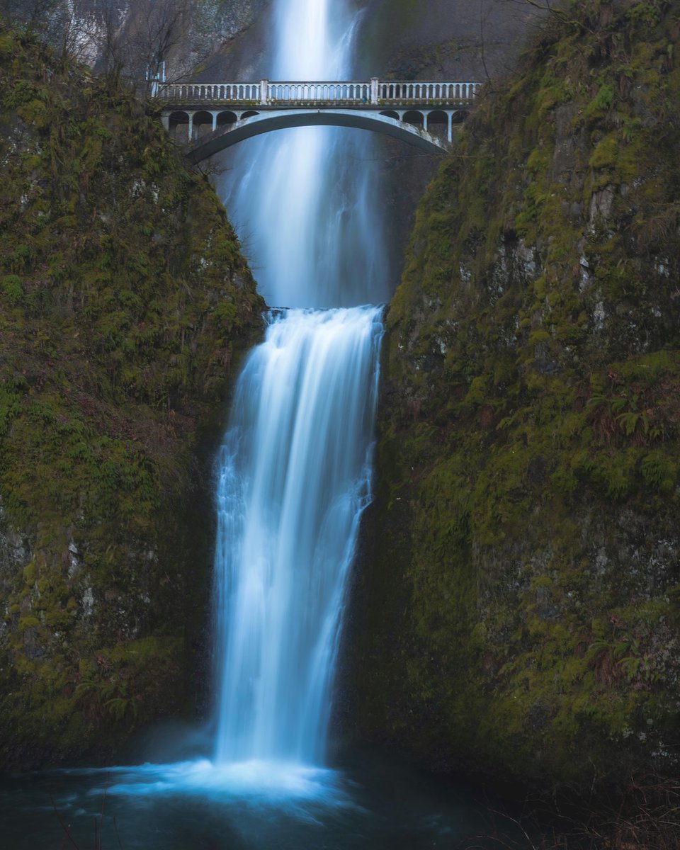 this classic pictured as two creamy long expos... taken a year apart! 
#multnomahfalls #pnw #nature