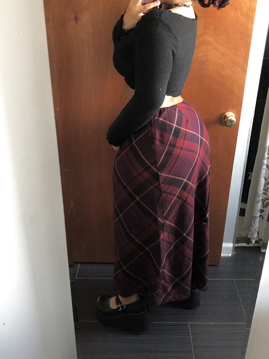 matrizora's tweet photo. AHHH MY SKIRT CAME YEAAA WHO WONT ME 😩 https://t.co/BRfxWmKJHo