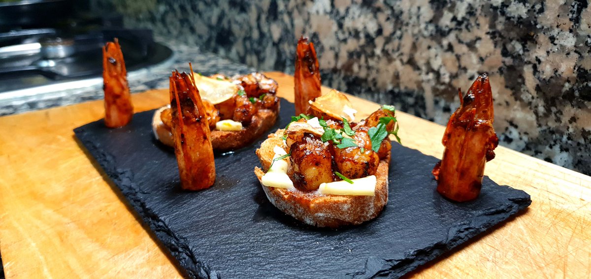 MiCocinaJIF's tweet photo. #Langostinos #Prawns #Panrustico #Rusticbread #AOVE #Pimenton #Paprika #VinagreBalsamico #BalsamicVinegar #yummy #MiCocinaJIF @DOPGataHurdes @aoveJacoliva @pimenton_vera @PimentonVegaCC @vinagreando
Ver vídeo receta completa en/see full recipe video in
https://t.co/kztOYG98W4 https://t.co/EW49xcWSh5