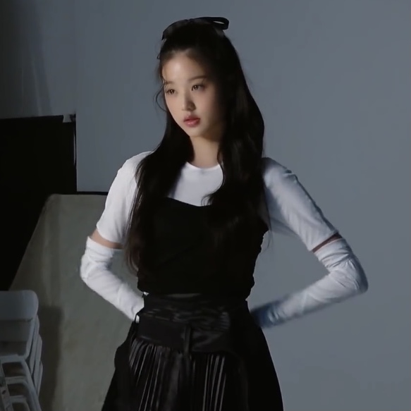 hourly wonyoung tweet media