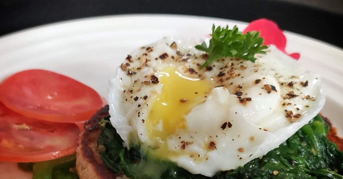 carvingmaster05's tweet photo. Today's Egg Series 🥚
All happiness depends on a delicious breakfast 🤩
🍳 Sunny side up (Bull's Eye)
🍳 Double Fried
🍳 Poach Egg 
🍳 Soft, Medium and Hard Boiled Eggs
With toast and tomato slices
#carvingmaster05
#eggs #sunnysideup #plating #breakfast #poachedeggs #michelinstar https://t.co/NwWXewpHJp