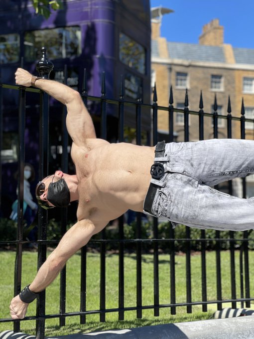 2 pic. Being children @Tarzan_TopXXXL https://t.co/4cytU2YyyK