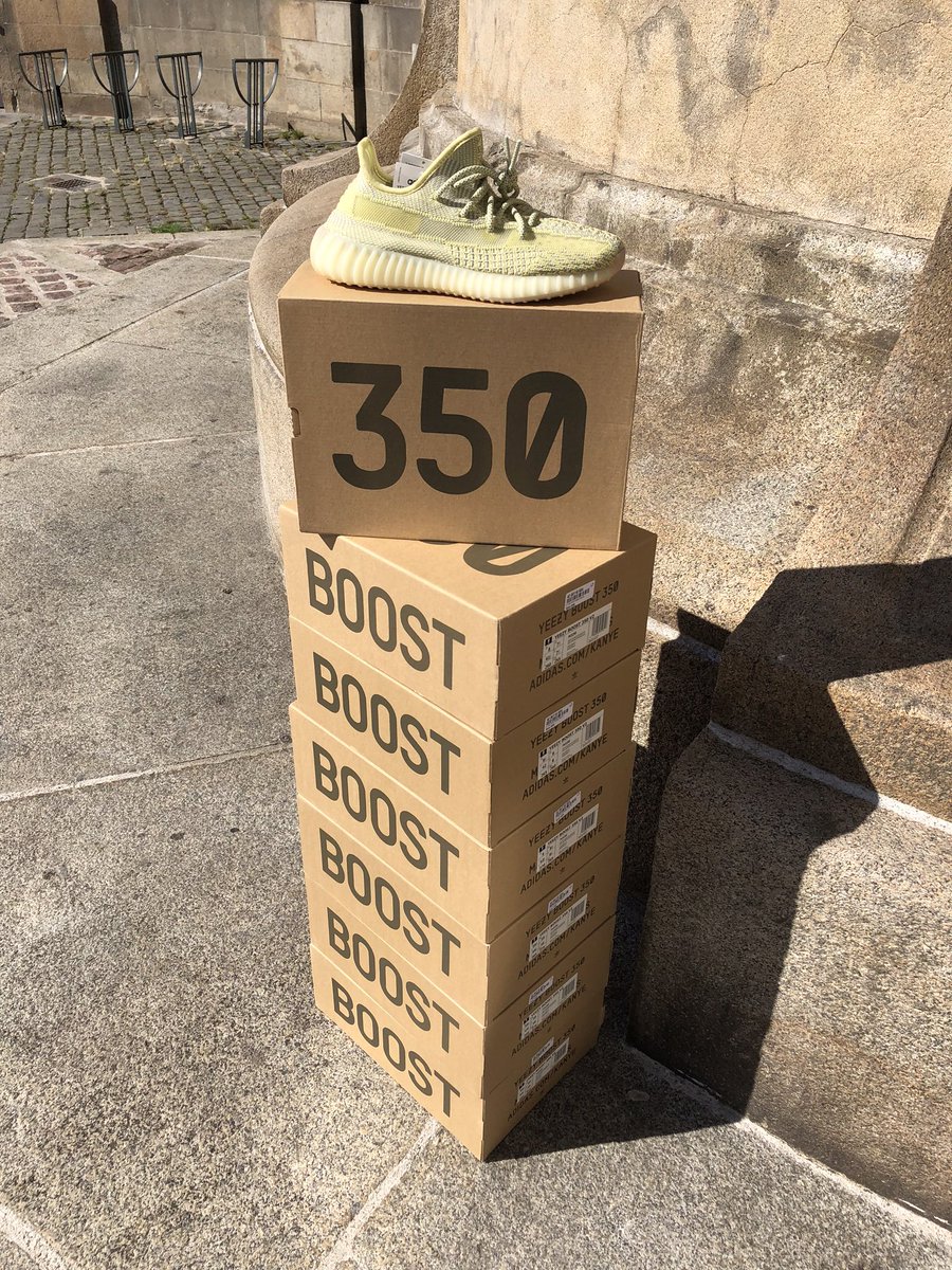 4.Yeezy 350 V2 Antlia Achat : 220€ X8 = 1980€Revente : 300€ (en moyenne) X 8 = 2400€Bénéfice : 80€ X8= 640€640€ de bénéfice en 1 journée