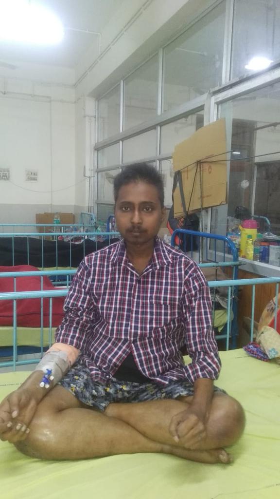 rakaroy23's tweet photo. Sandip Das a young boy of 25 years from Uluberia, West Bengal has been detected with blood cancer being a son of a carpenter his parents are struggling with financing his treatment , Do support.@SonuSood  @flyingbeast320 @narendramodi @RNTata2000 @BeingSalmanKhan @MamataOfficial https://t.co/nG2s8ELcvg