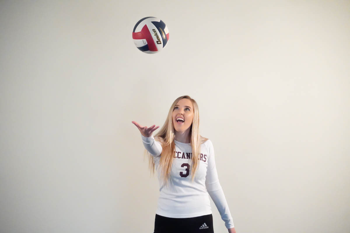 Georgia juggling was our favorite part of <a href="/park_vb/">Park Buccaneers Volleyball</a>'s media day 📸