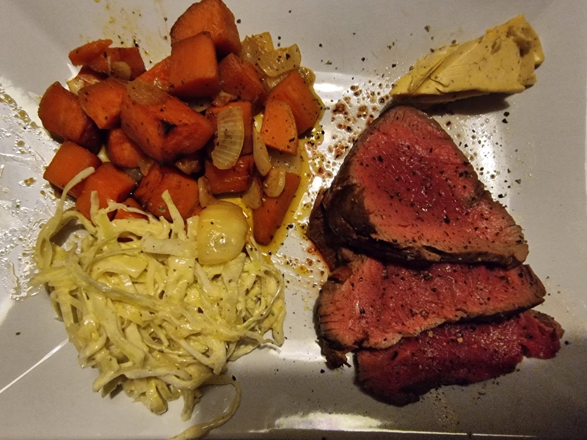 MarcBuergi's tweet photo. Jenzer Fleisch. Alles andere ist einfach nur Fleisch. Selbstverständlich bleu. 
#Fleischtiger https://t.co/00hN4D2ajQ