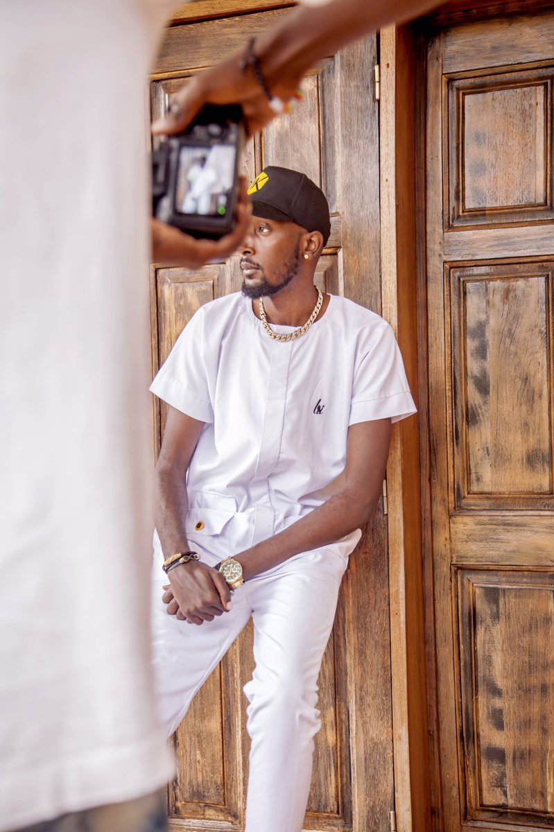 DeejayPius's tweet photo. ACTION ⭐️. About to turn up the heat. Outfit by #LiiCollection. https://t.co/W9JFX6zfzE