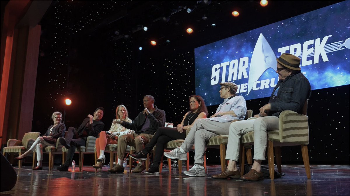 voydocumentary's tweet photo. Hey Voyager fans! 
Please help us reach 5,000 followers by our launch date of March 1st! Retweet this &amp; make the #StarTrekVoyager Documentary by @455Films a HUGE success!! 

Check out the @Indiegogo preview &amp; sign up to be notified at launch here: https://t.co/fYPkEhs5wo

#VOYdoc https://t.co/dvwYZBNLda