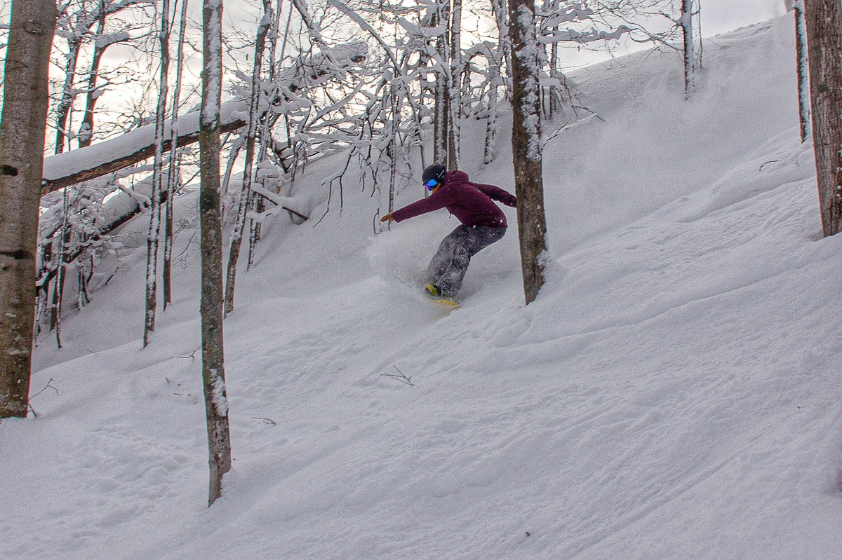 CrystalMountain's tweet image. #PowderAlert: Over 10+ inches of #LakeEffectSnow fell over Crystal Mountain last night. Get outside! 

#crystalmountainmi
