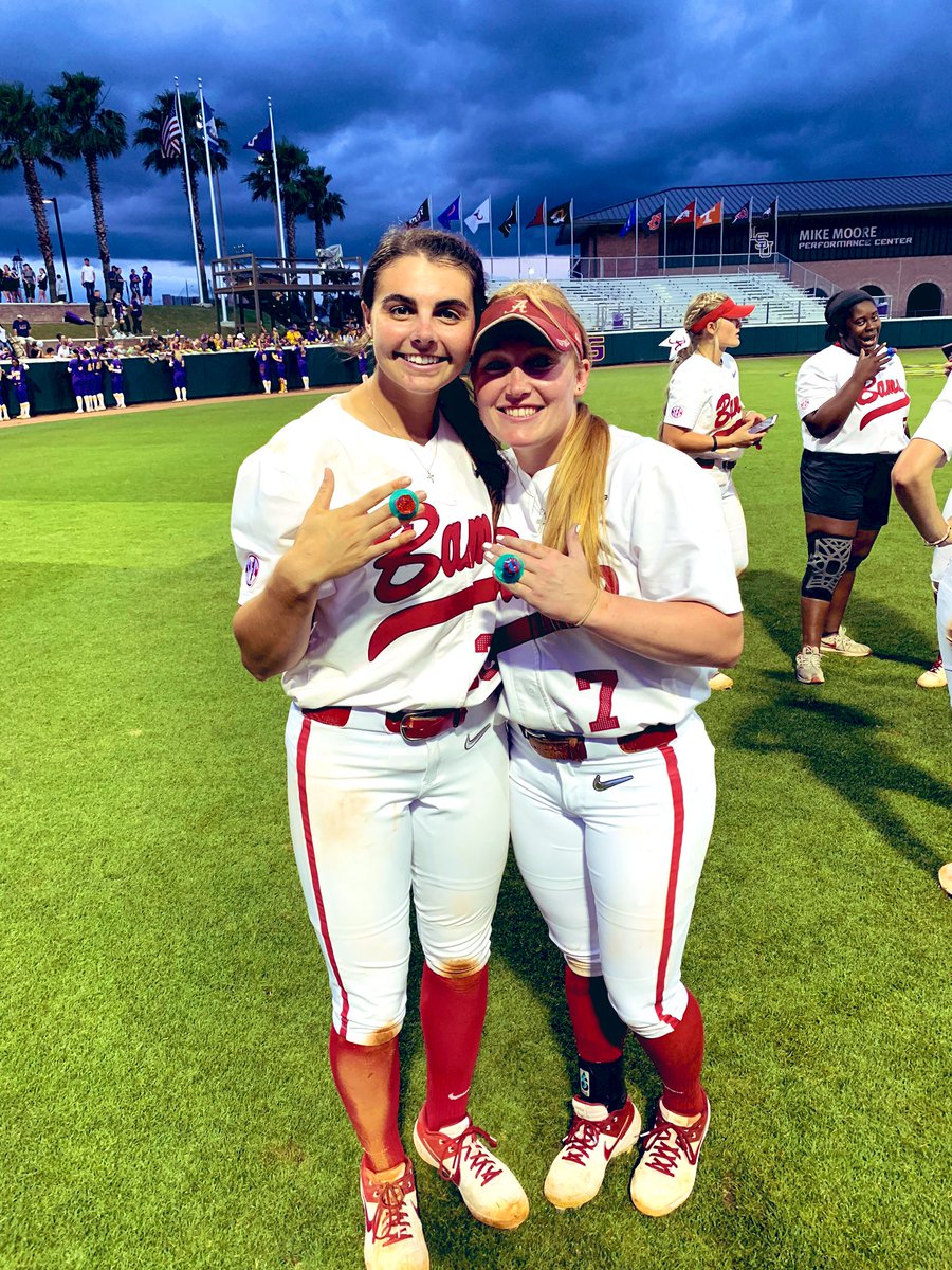 merrisschroder7's tweet photo. Happy Senior Day to the gal that would literally sprint to left field on any foul ball so I wouldn’t have to throw with my bum shoulder!! @cjenk33 you are one of a kind!!! Love you!!! https://t.co/to92LBNGCa