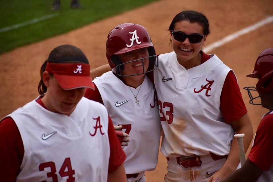 merrisschroder7's tweet photo. Happy Senior Day to the gal that would literally sprint to left field on any foul ball so I wouldn’t have to throw with my bum shoulder!! @cjenk33 you are one of a kind!!! Love you!!! https://t.co/to92LBNGCa