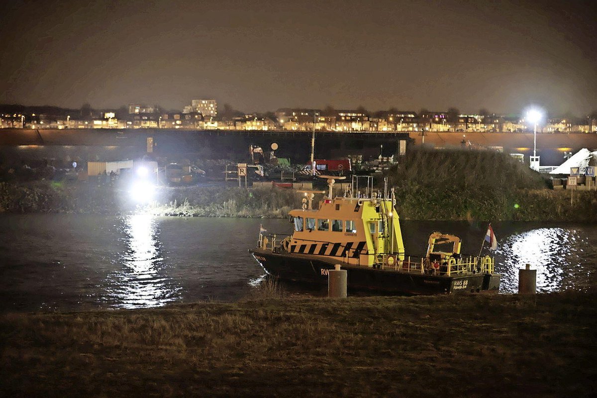 Politie doet onderzoek bij Noordersluisweg in IJmuiden, 'mogelijk stoffelijk overschot'..