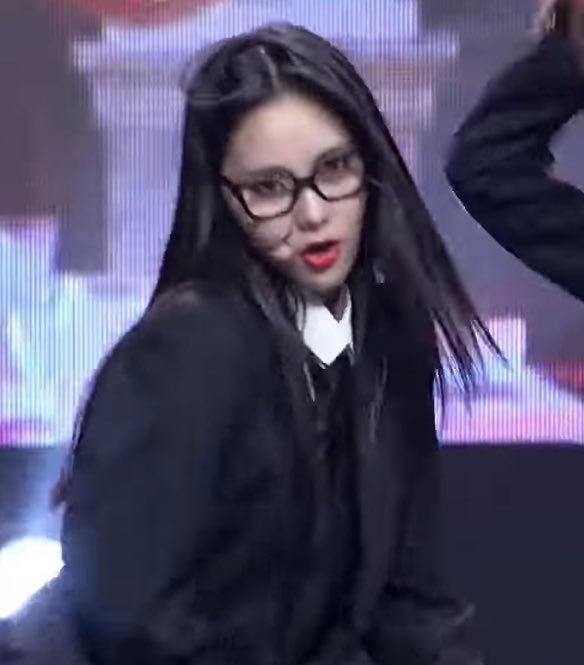 j1nsouls's tweet photo. MORE of jinsoul in suits https://t.co/rk2VxXXXsm