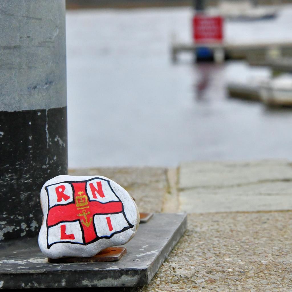Lym_Lifeboat's tweet photo. #LabelYourKit stones are out and about
Please let us know if you spot any on your daily exercise.
Please keep spreading the word... label your kit.
@RNLI #lymingtonrnli https://t.co/Gf7S1hI2lk