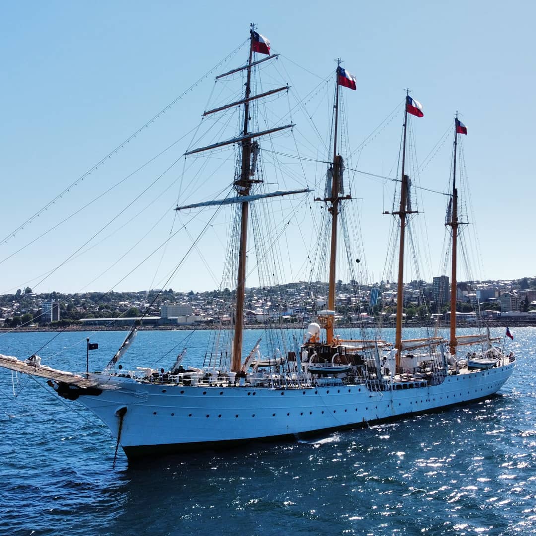 cotinen's tweet photo. #buqueescuelaesmeralda #puertomontt #mini2 #dji genial día para fotografiarlo #esmeralda https://t.co/ObutcOmIyh