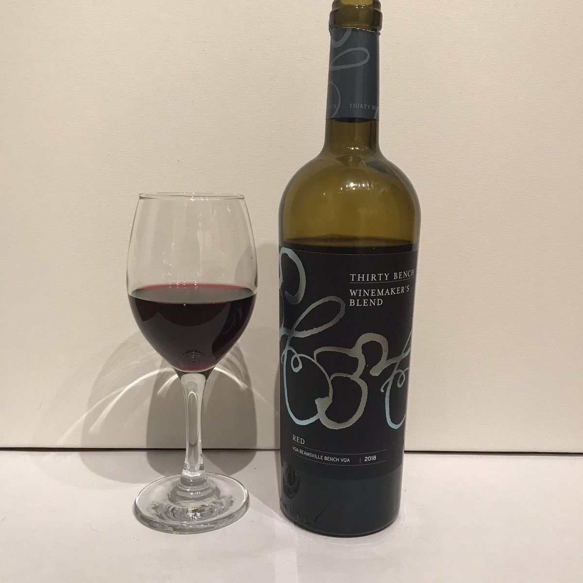 somm613's tweet photo. Reviewed @ThirtyBench 2018 Winemaker’s Red. 91pts. Impressive. Read my review and other’s review of this wine here https://t.co/EDZqkL95tf cc @WineCountryOnt @grapegrowersont @WineGrowersCA @ONCraftWineries @NatalieMacLean #thirtybench #onwinechat #natdecant #nataliemaclean #VQA https://t.co/J8PIqRjgvw