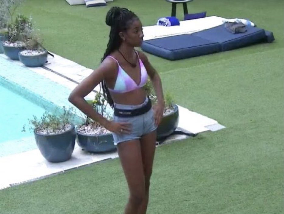 _pequenalo's tweet photo. Pose de quem tá cheia, depois de ter jantado bem nesse sábadão 😋
#bbb21 https://t.co/VIalJXQDRX
