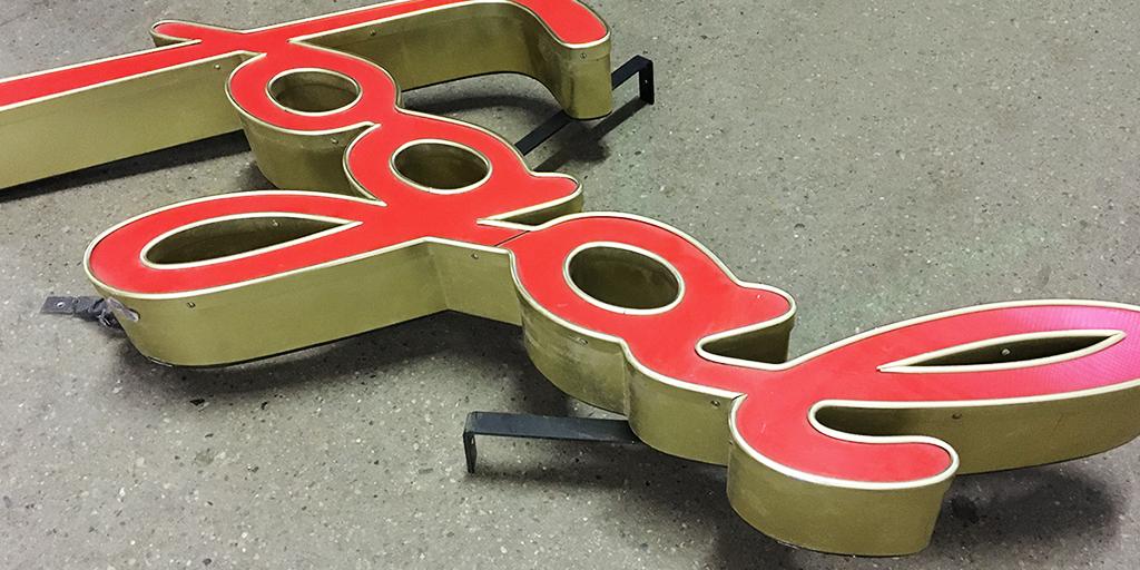 BM_Berlin's tweet photo. Maybe some of you know the brand »fogal«, known for luxurious stockings, socks and tights. Now we have a lettering from Munich in our collection. Do you like the nice round font?
Ü219 - fogal aus München
#lettercollection #fogal #strümpfe https://t.co/nqvOAMjbAv