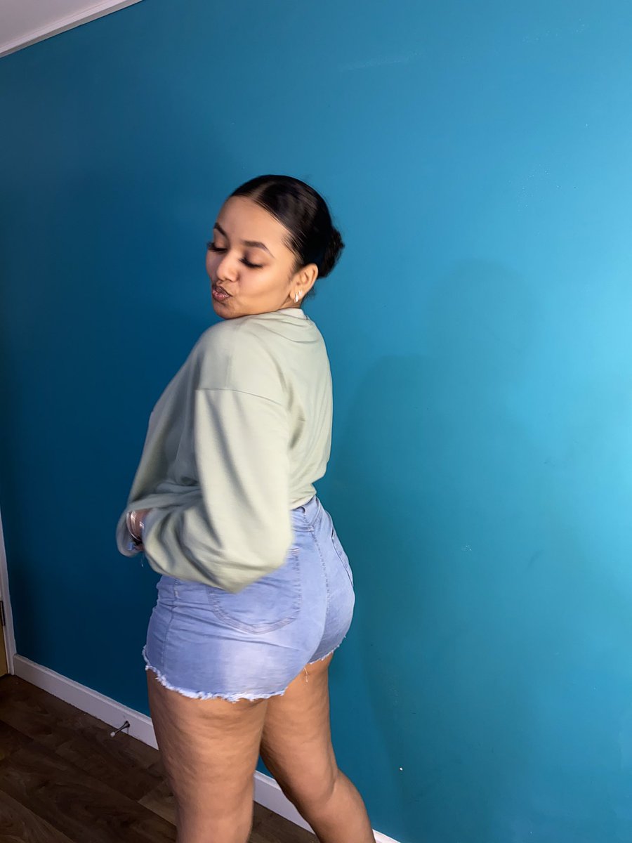 salinanineteen's tweet photo. media gives me anxiety but here we are 💆🏽‍♀️ https://t.co/YbS85iv1LM