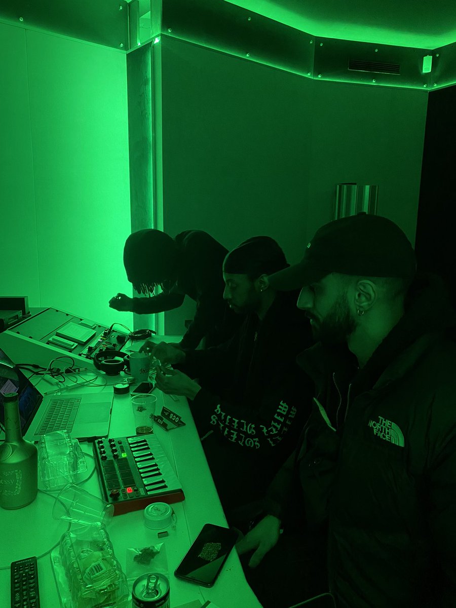 EnzooTGOD's tweet photo. Saaal https://t.co/AKP5xdg4cw