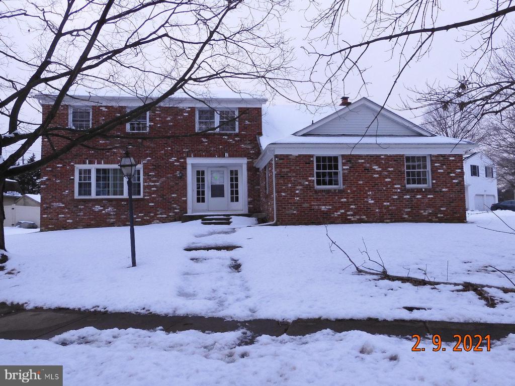 Miss_MandaG's tweet photo. This 4 BED home won't last long! Ping me for details or a showing. #realestate  https://t.co/Lh9YAWDTNU https://t.co/ZEVmUCPoiZ