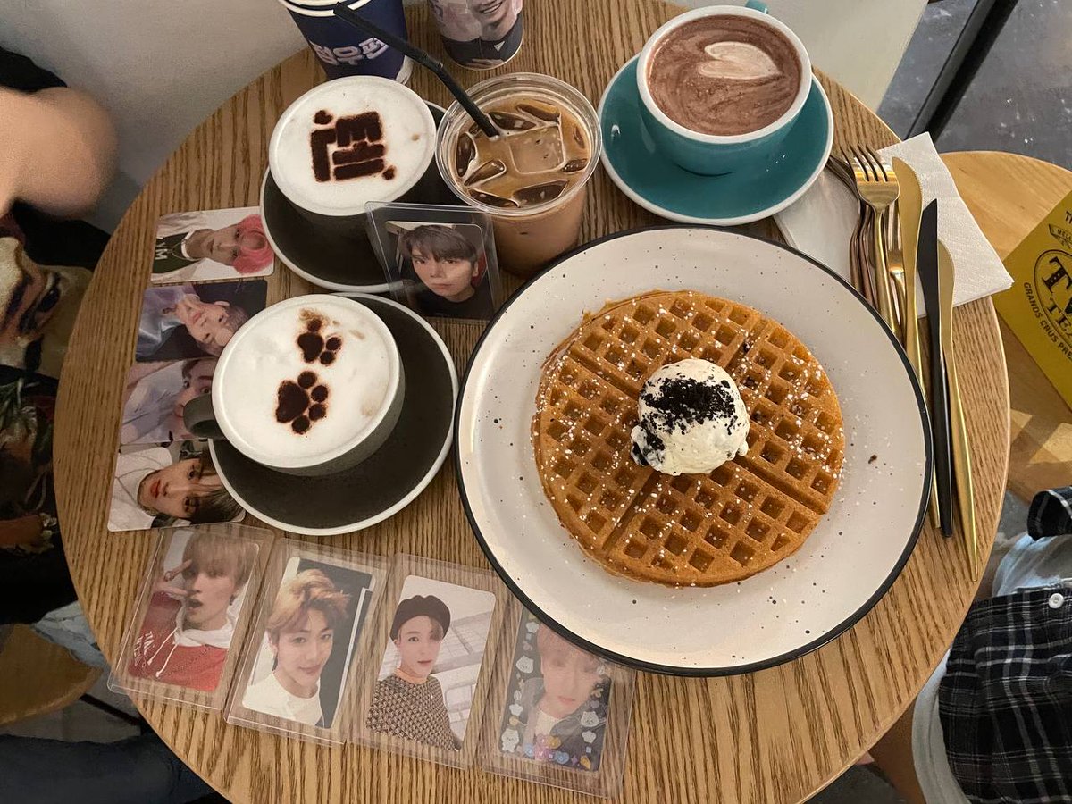 jihoonfullsun's tweet photo. 𝐇𝐚𝐩𝐩𝐲 𝐁𝐢𝐫𝐭𝐡𝐝𝐚𝐲 𝐓𝐞𝐧 💖
𝐓𝐞𝐧 𝐂𝐚𝐟𝐞 ♡
Really job well done for organizing another ten cafe this year for ten for the 3rd time in a row ming!!  

&amp; enjoyable day w u alls 🥰 @tinyjjunnie @cherrykmhs @yanchingus 

#tencafesg @TENctzen_ https://t.co/q10Tgv3DV9