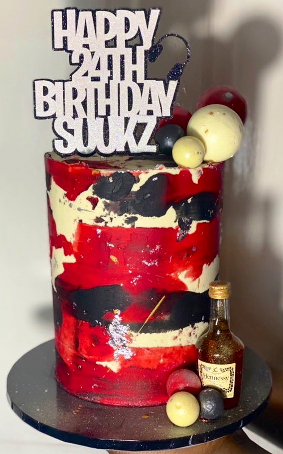 Alexie_Ldn's tweet photo. Yesterday’s cake order for @DJSuukz 🤩

Follow my insta page for all things cake✨
https://t.co/EW01mERLjm https://t.co/JSpbIGKegX
