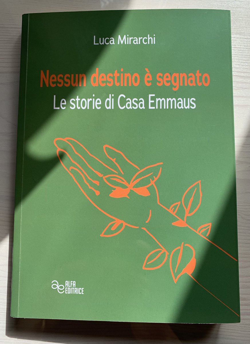 luvertigo's tweet image. Ho scritto questo libro per dare voce a chi non ha voce. Ho intervistato gli ospiti, ex ospiti, familiari e operatori di #CasaEmmaus, una comunità di recupero sempre aperta per chi ne ha bisogno. Le loro storie hanno dato vita a “Nessun destino è segnato”.