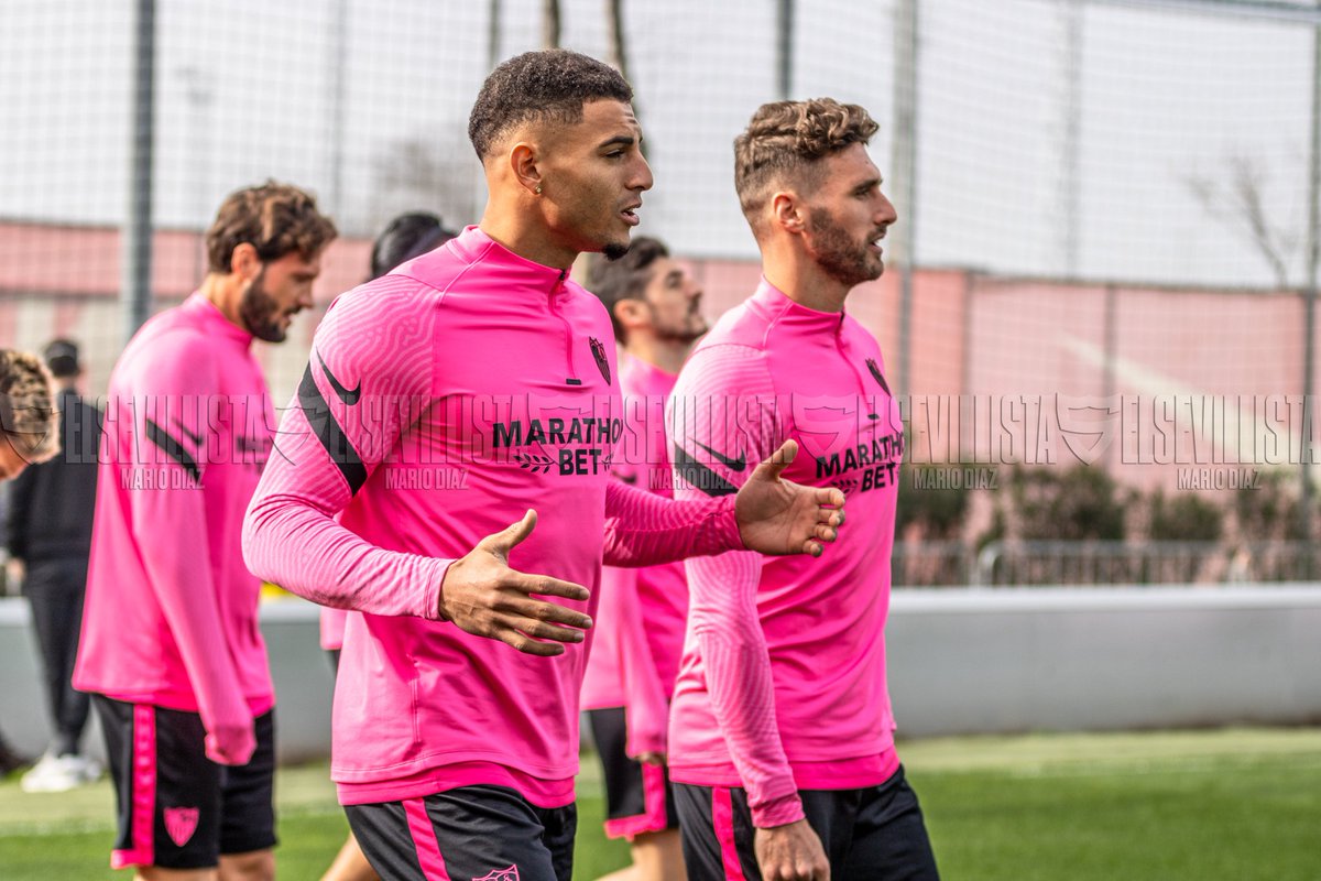 mariodphotos's tweet photo. Algunas imágenes del entrenamiento del @sevillafc en la mañana de hoy antes de visitar a @caosasuna

📁 Galería al completo en la página web de @elsevillistacom
.
.
📸: @mariodphotos
.
.
#SFC #trainning #SevillaFC #LaLiga #sfcday #SevillaActualidad #SevillaDirecto #TDSDeporte https://t.co/CofYnnYIFW