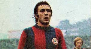 littoriale's tweet photo. Il mondo del calcio e stato colpito da un altro grande lutto, Voglio ricordati cosi, in maglia rossoblù, ciao Mauro riposa in pace. https://t.co/tJMeSu2LYB