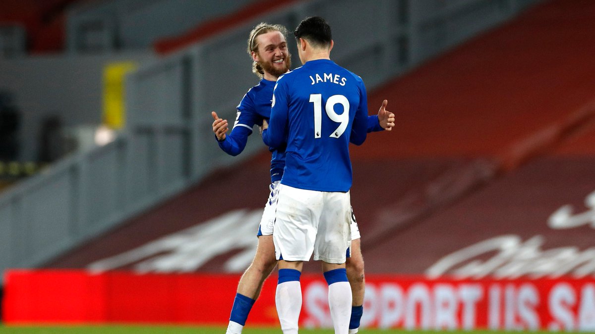 Everton's tweet photo. Full-time scenes! 💙💙💙

🔴 0-2 🔵 #LIVEVE https://t.co/KyNI72FFyq