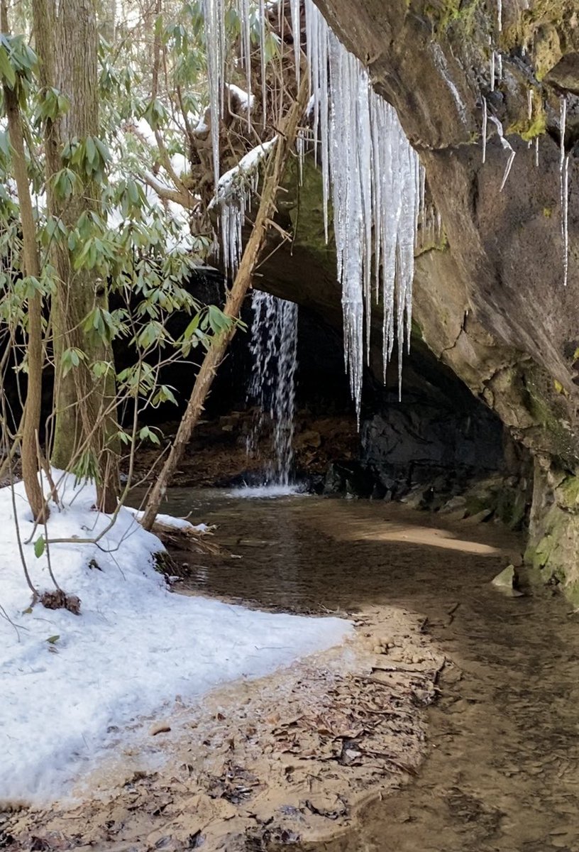 jwbtenn's tweet photo. Found this cool little place. While I was hunting yesterday. #RockArch #WaterFalls #Caves https://t.co/ZmzgiivgH0