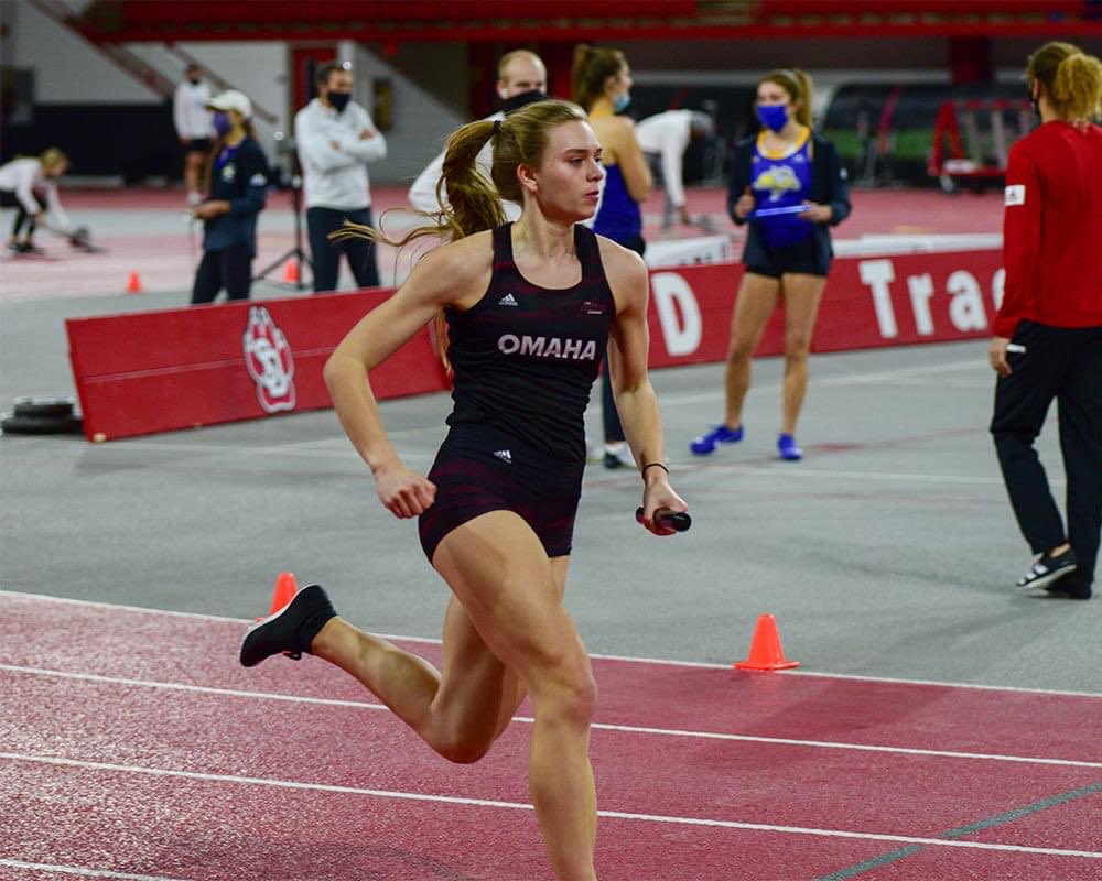 Freshman Kylie Johnson jumps a lifetime best in the long jump and 10 minutes later runs her fastest ever 60m hurdles! #EveryoneForOmaha #OmahaTFXC ⚫️🔴🐮