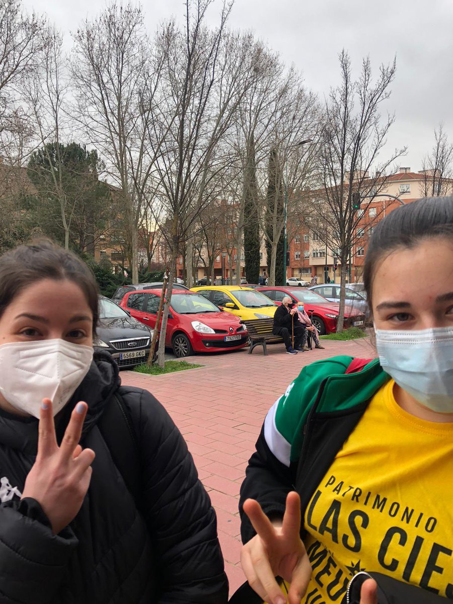 UxiaMonroy's tweet image. Aquí en un aparcamiento cualquiera de fachadolid