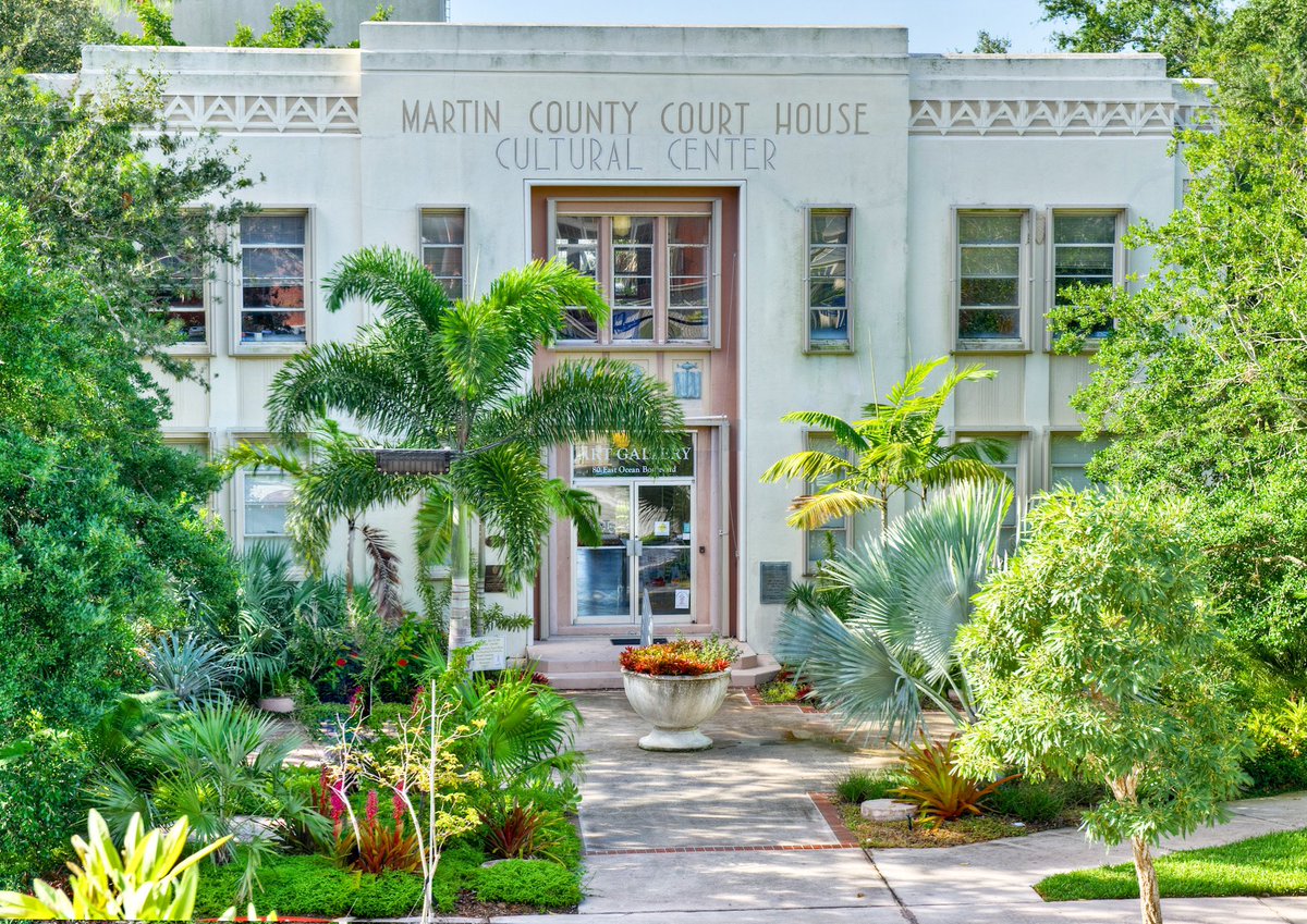 DiscoverMartin's tweet photo. It’s an absolutely gorgeous day in #DowntownStuart - watch our IG story to get a behind-the-scenes peek at #ArtsFestStuart 🎨🎵🎭 #DiscoverMartin #LoveFL https://t.co/NeiQgOJabd
