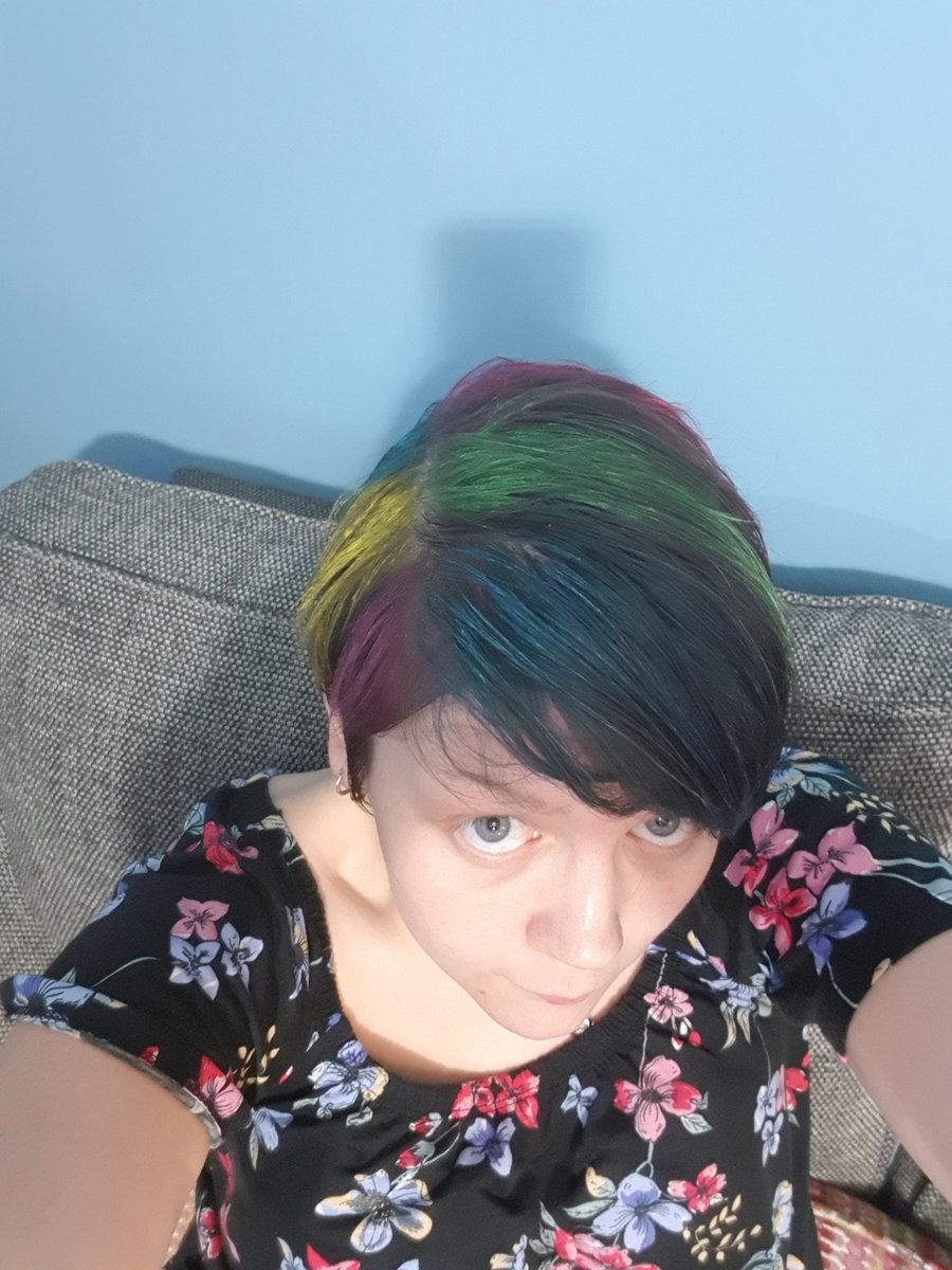 DeansJenna's tweet photo. Fun evening with my hair chalks. Xx https://t.co/r2Be72U6M2