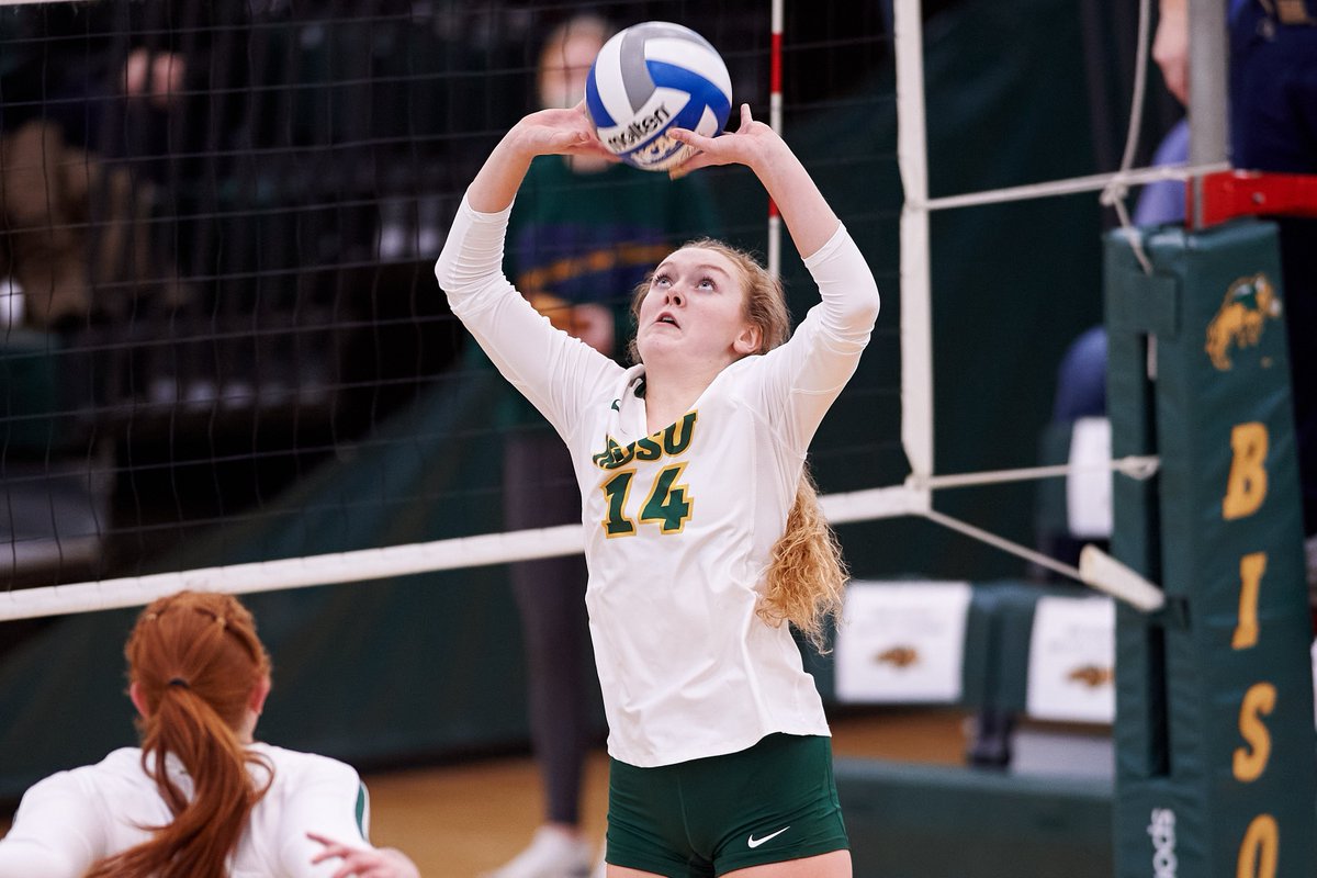 NDSUvolleyball's tweet photo. The Bison currently have ...

🦬 Freshman Ali Hinze leading the league in kills/set.

🦬 Sophomore Kelley Johnson leading the league in assists/set.

🦬 Junior Kirstin Tidd ranked 2nd in the league in hitting percentage.

🦬 Senior Bella Lien leading the league in blocks/set. https://t.co/yPX27ByCyU